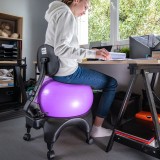 Adolescente assise sur la Tonic Chair Confort Violette